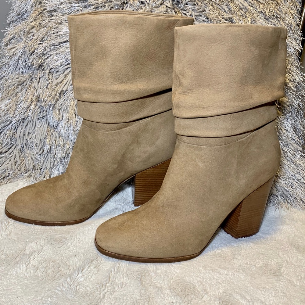 *SOLD****Tan boots